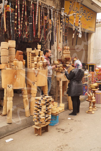 صناعة-الاطباق-والهون-والتحف-من-الخشب--تصوير-صلاح-الرشيدى-(9)