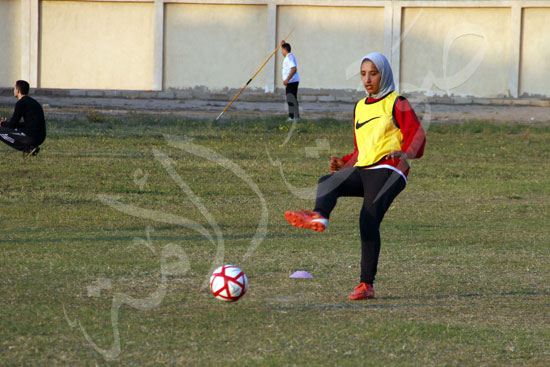 فريق-الكرة-النسائية-بالاسماعيلية--متصدر-الدوري--بامكانيات-صفر--تصوير--محمد-عوض--(17)