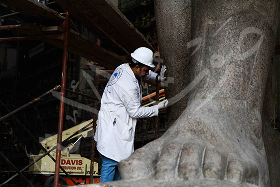 عملية نقل عمود مرنبتاح إلى المتحف المصري الكبير  (4)