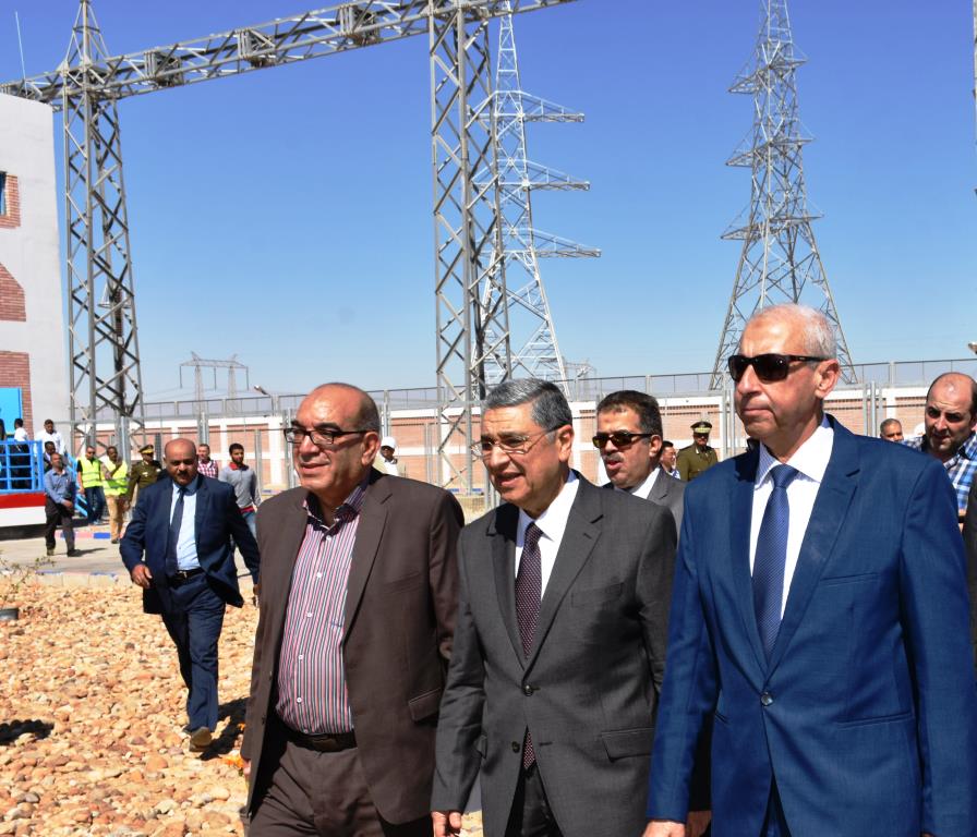 وزير الكهرباء يدشن أكبر مشروع للطاقة الشمسية فى مصر (6)
