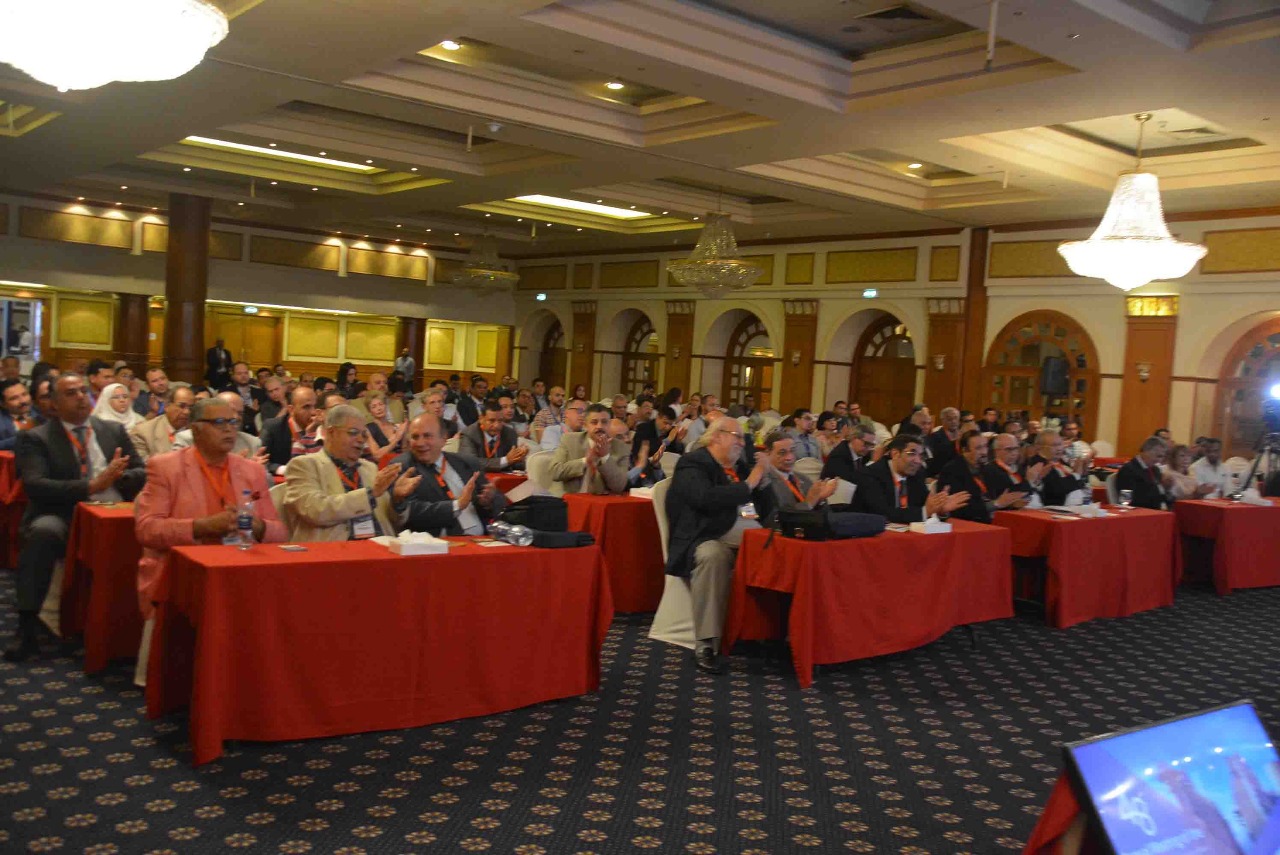 محافظ الأقصر يشارك بالمؤتمر 48 للجمعية المصرية لجراحي التجميل (3)