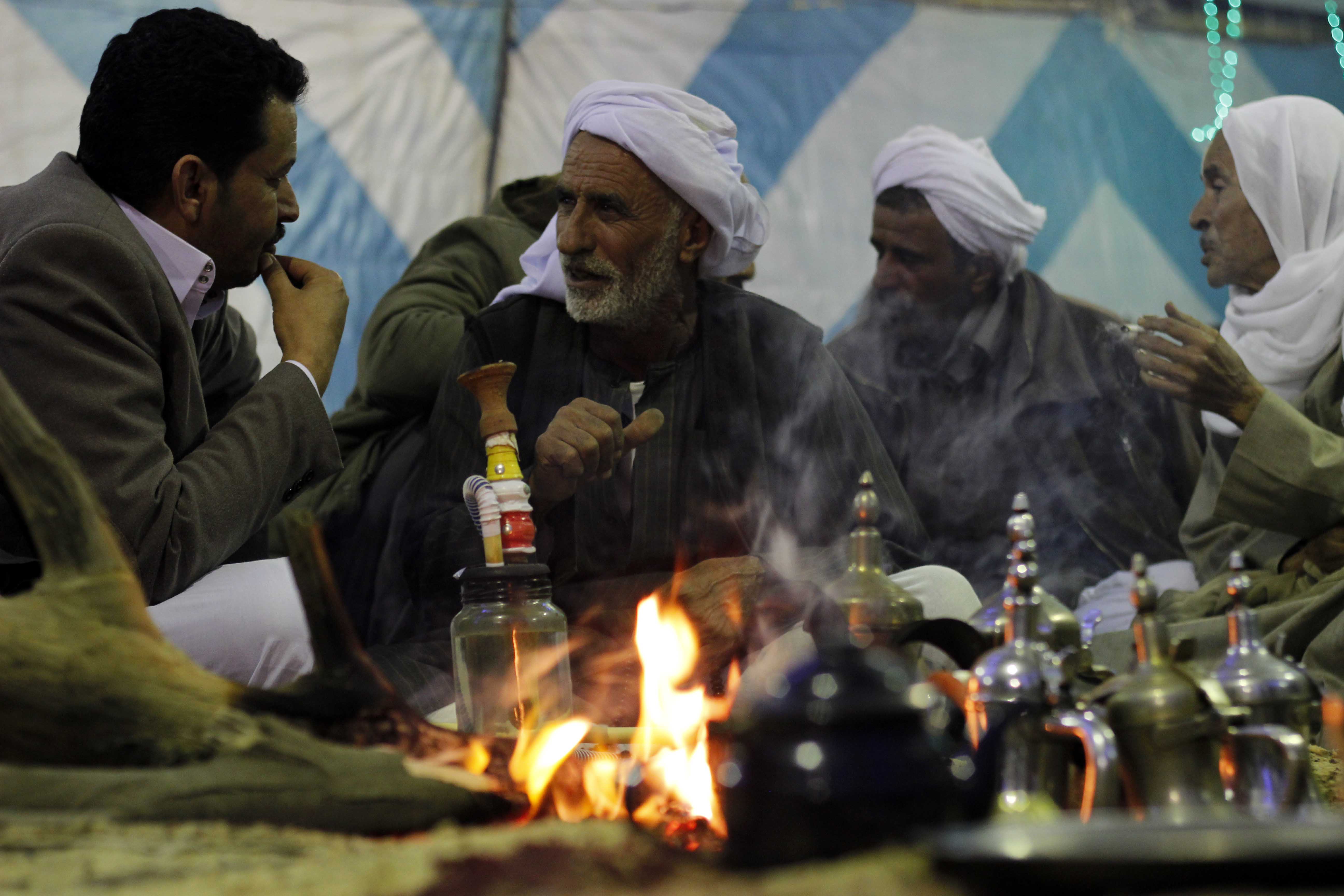 الهجن ...  تقاليد  لا تتخلي عنها قبائل الصحراء -تصوير  محمد عوض (32)
