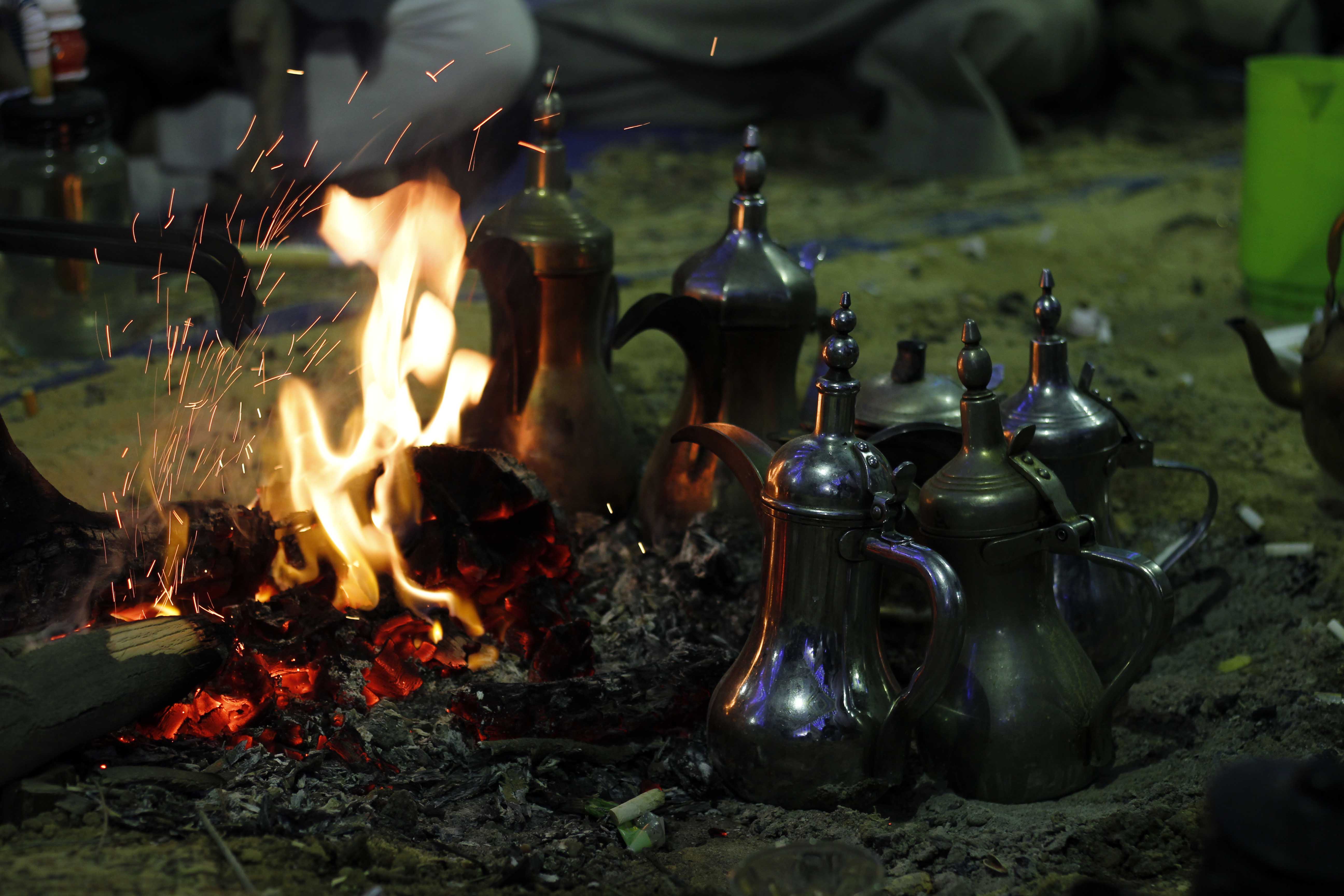 الهجن ...  تقاليد  لا تتخلي عنها قبائل الصحراء -تصوير  محمد عوض (34)