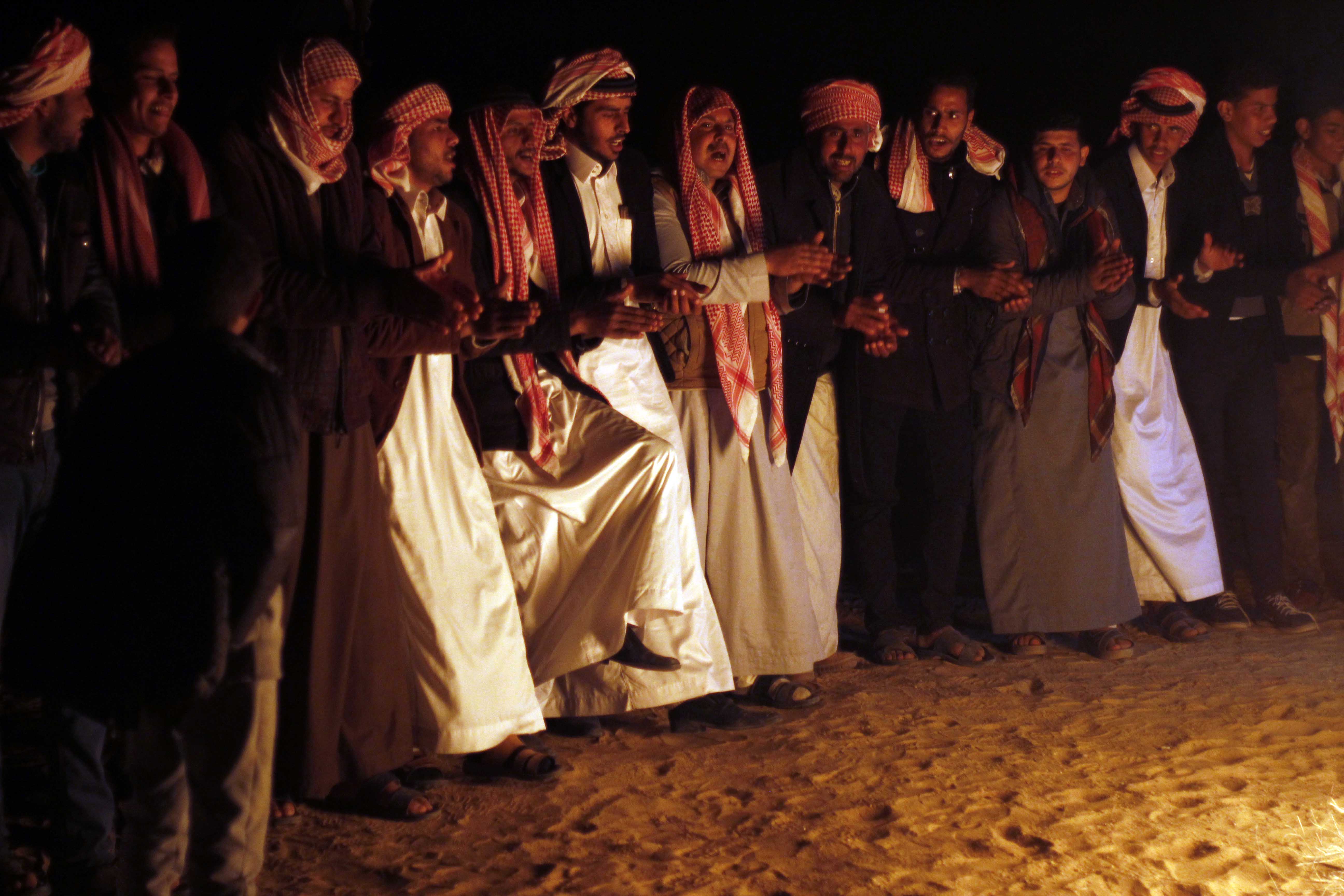 الهجن ...  تقاليد  لا تتخلي عنها قبائل الصحراء -تصوير  محمد عوض (4)