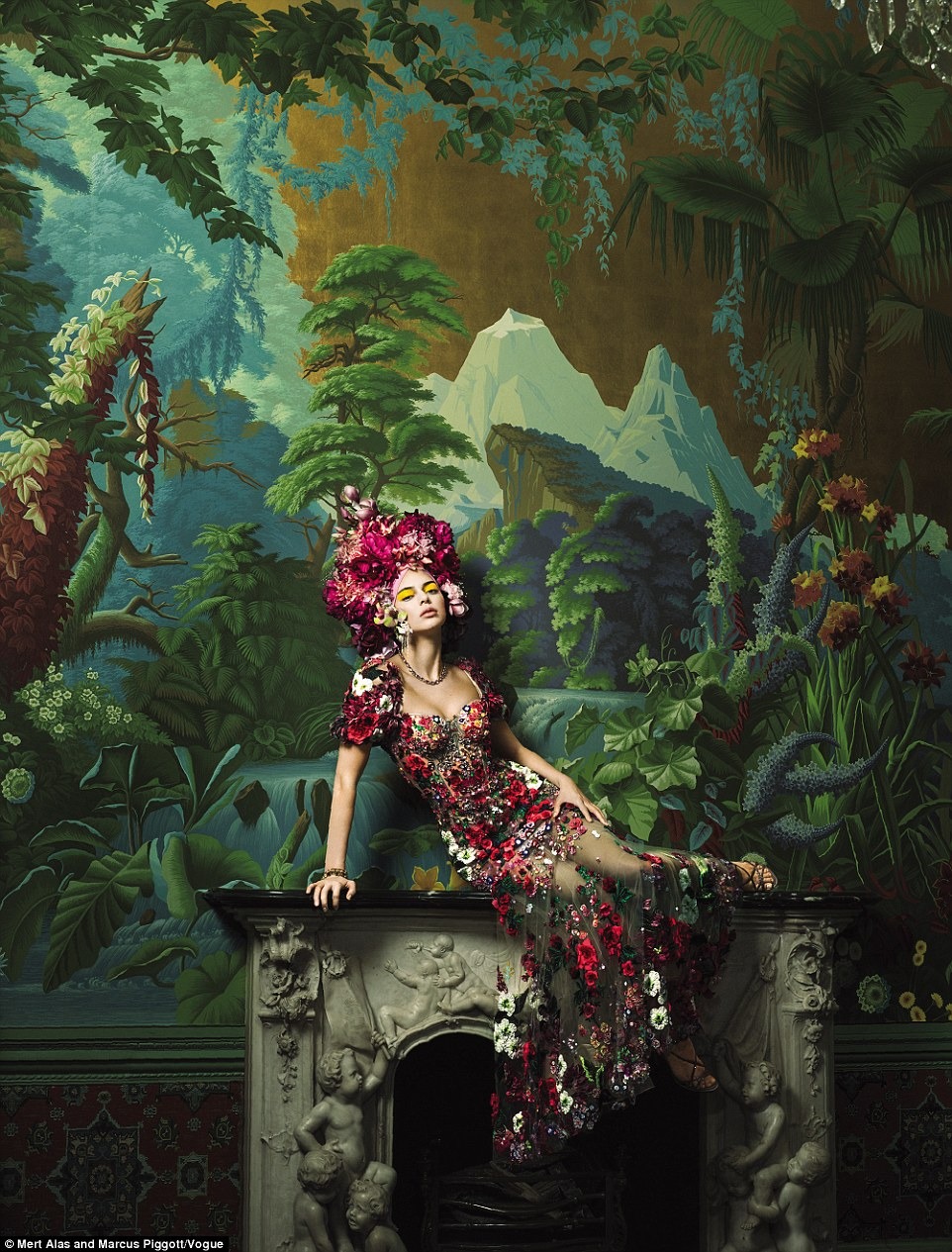 كيندال جينر تتألق بفستان شانيل على غلاف مجلة Vogue4