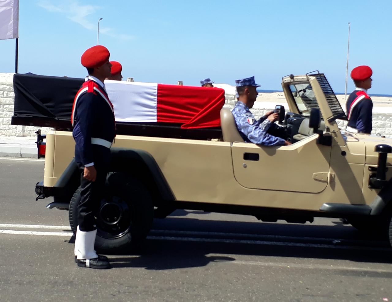  تشييع جثمان شهيد الواجب بسيناء في جنازة عسكرية مهيبة بالإسكندرية (2)