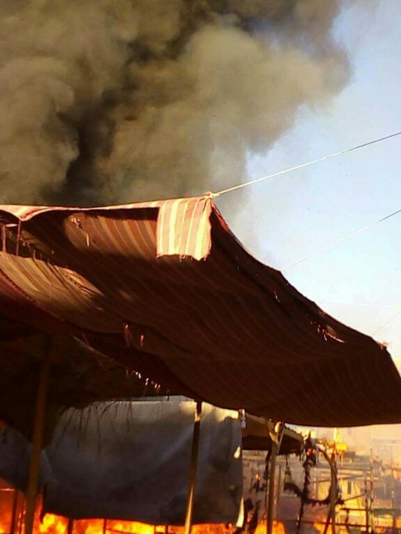 اندلاع حريق بسوق خضروات بمركز أدفو (2)