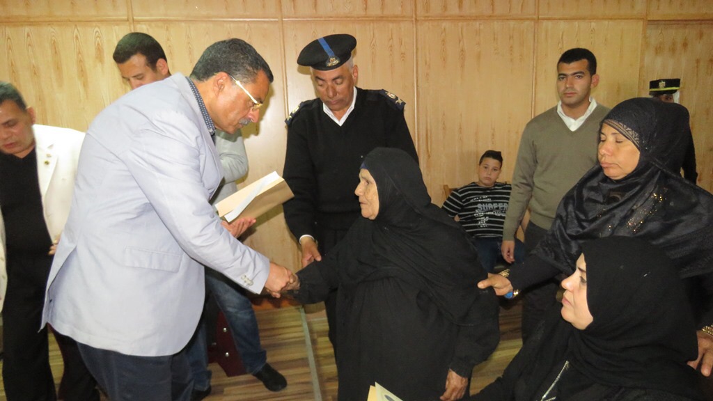 مديرية امن الاسماعيلية تكرم امهات الشهداء من الشرطة (2)