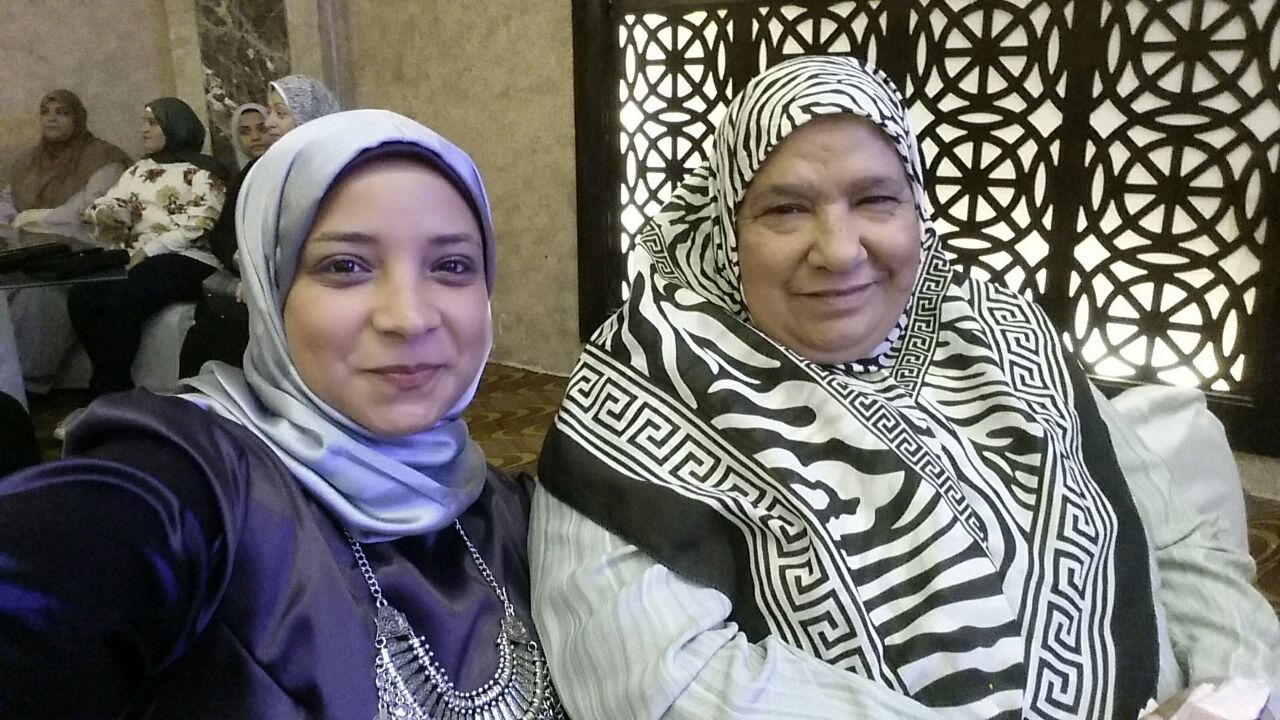 4- الام المثالية مع ابنتها