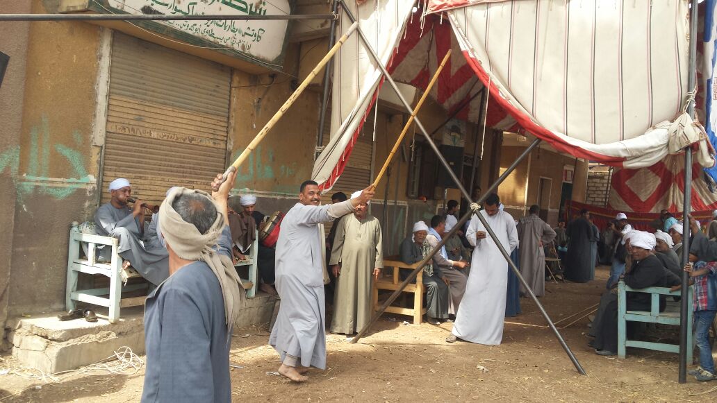 مزمار ورقص بالعصا وتحطيب أمام لجان قري المطاعنة بإسنا جنوب الأقصر (2)