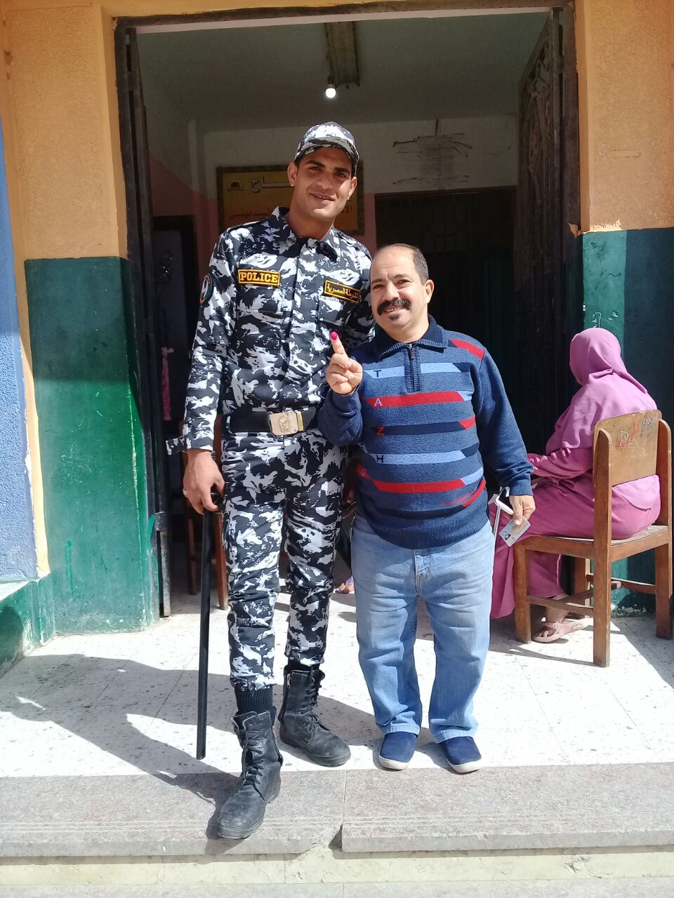 الأقزام بالإسكندرية يشاركون فى الانتخابات (1)