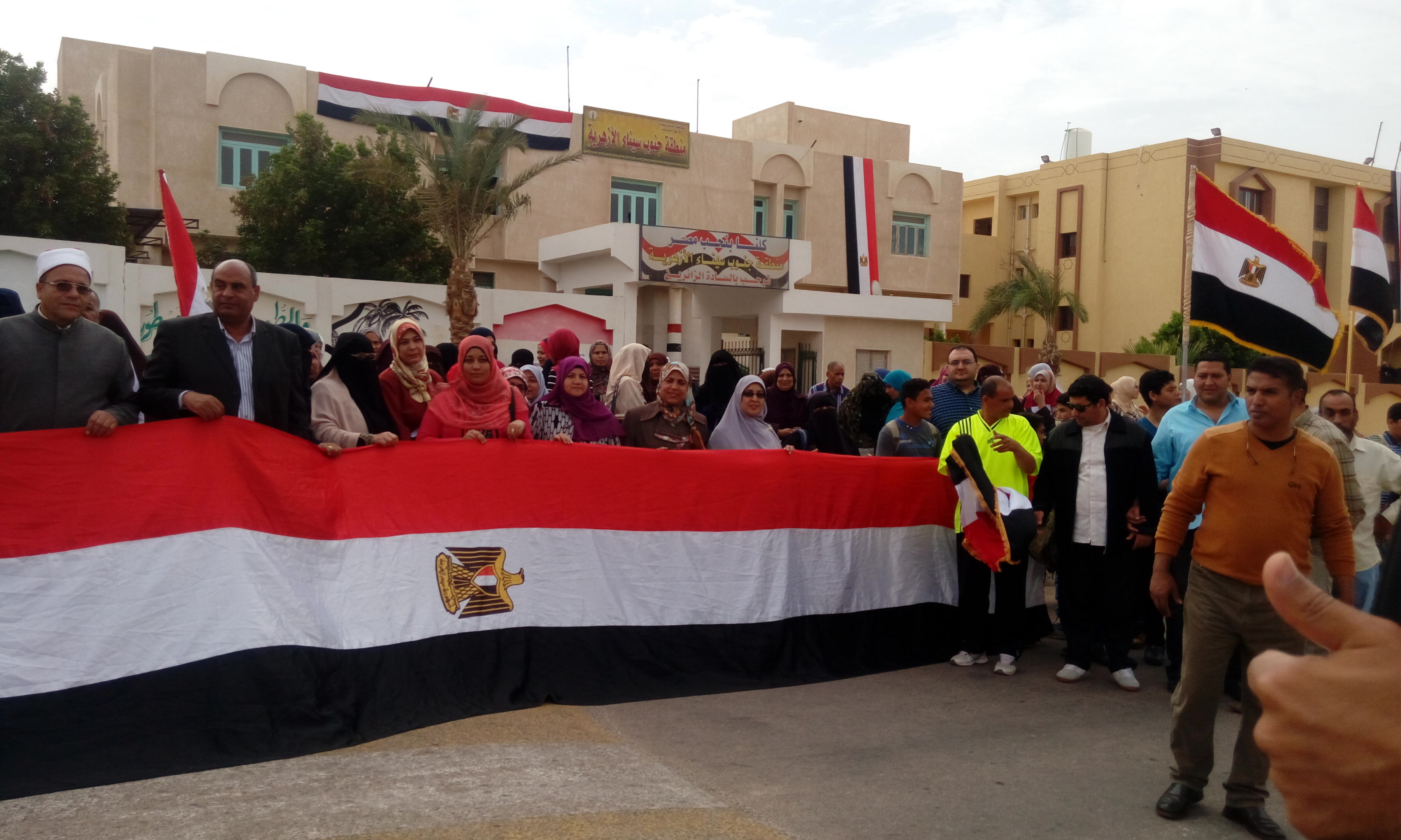 مسيرة حاشدة من مواطني بمدن رأس سدر وأبوزنيمة للمشاركة فى الانتخابات الرئاسية بجنوب سيناء    (5)