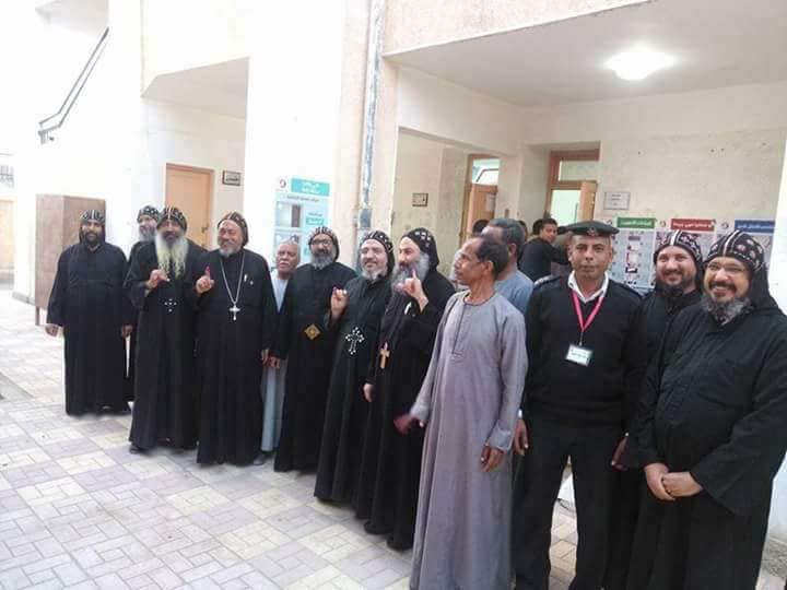 رهبان دير الشايب بشمال الأقصر يصوتون بلجان منشأة العماري (3)
