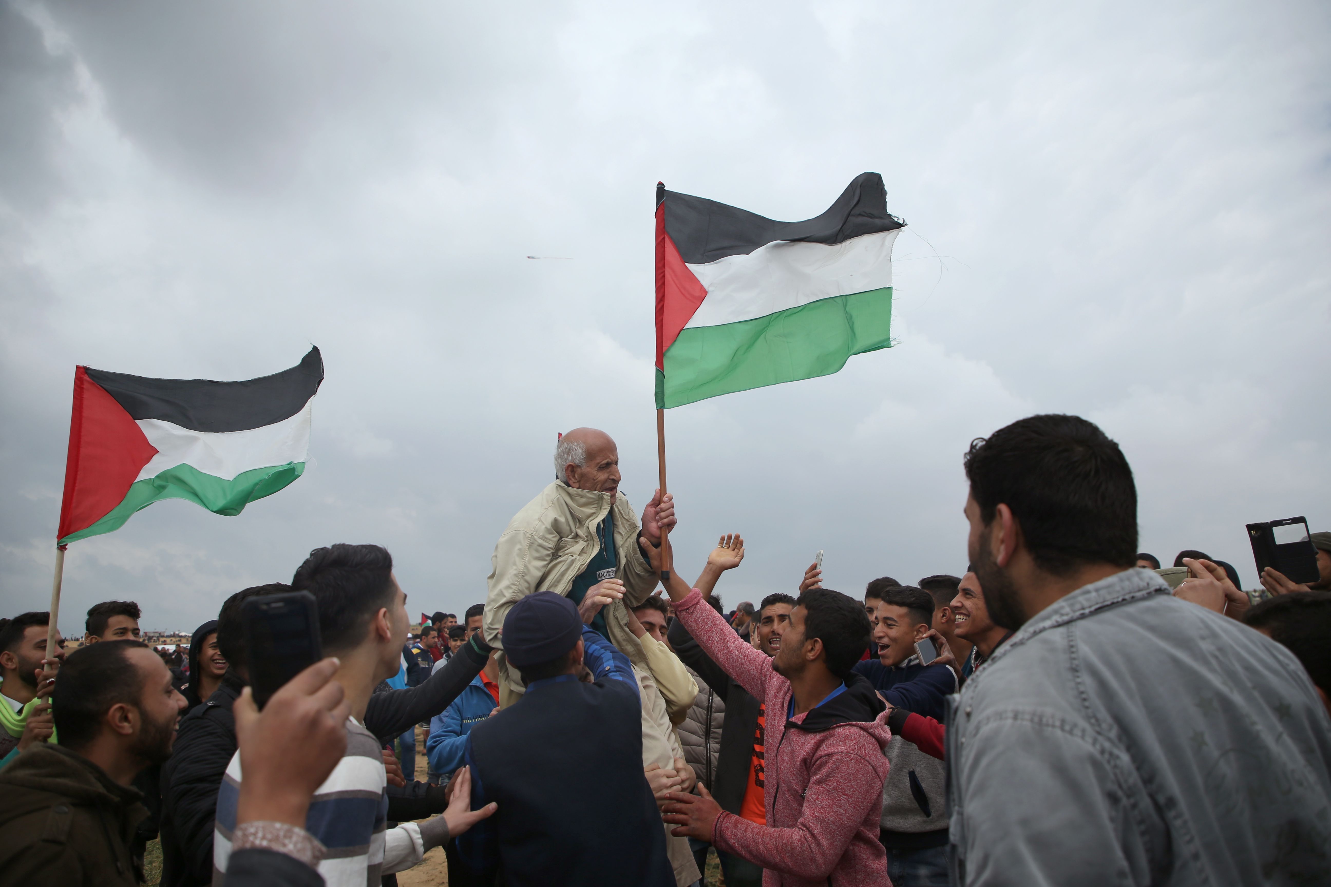 839235-تظاهرات-فى-فلسطين