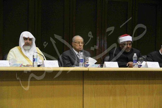 الدكتورمحمد المحرصاوى رئيس جامعة الأزهر خلال الجلسه الافتتاحيه (12)