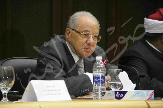 الدكتورمحمد المحرصاوى رئيس جامعة الأزهر خلال الجلسه الافتتاحيه (30)