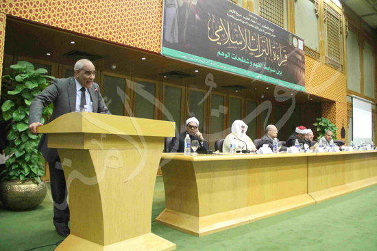 الدكتورمحمد المحرصاوى رئيس جامعة الأزهر خلال الجلسه الافتتاحيه (27)