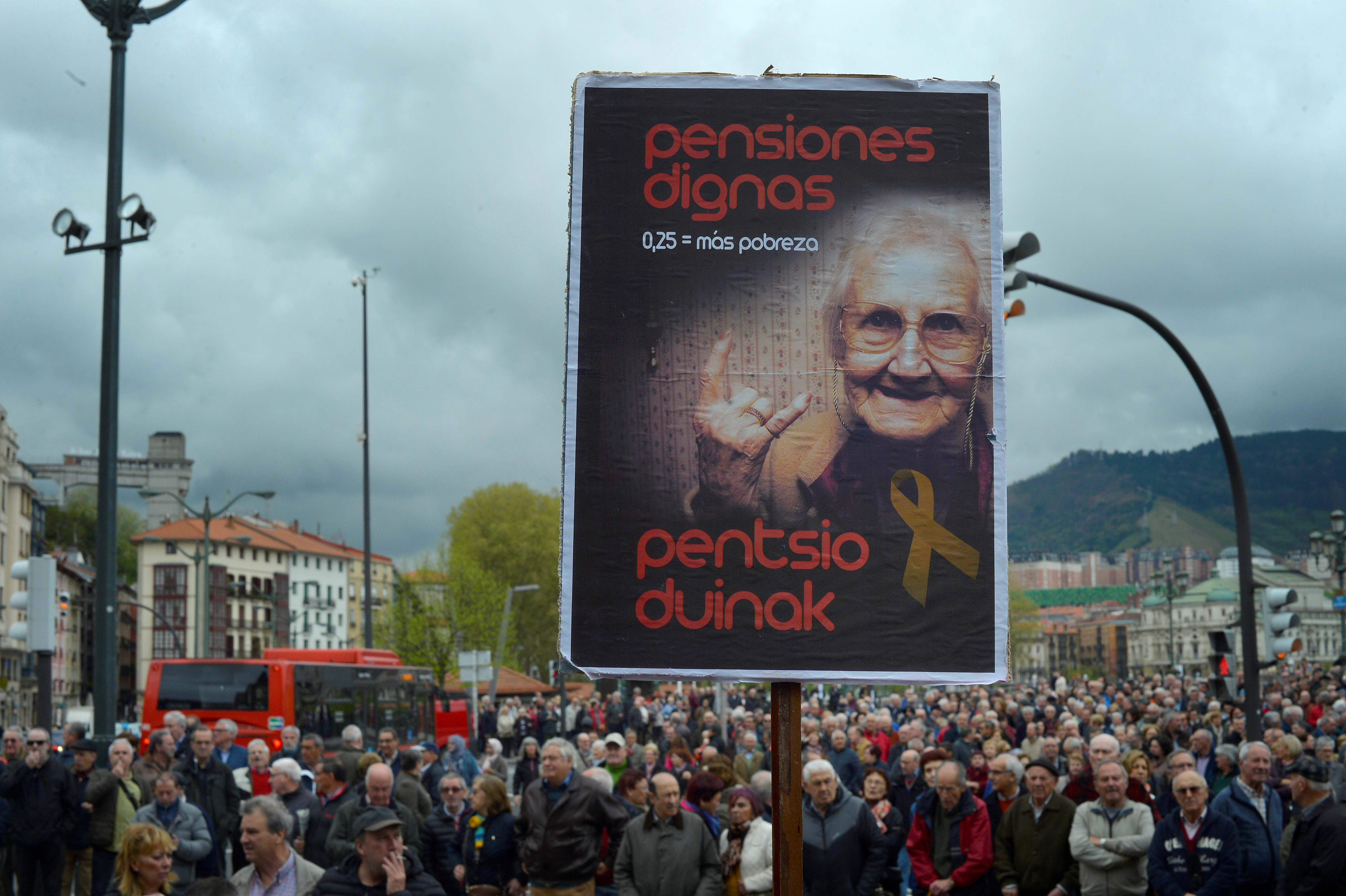 مظاهرات تطالب بمعاشات عادلة فى إسبانيا