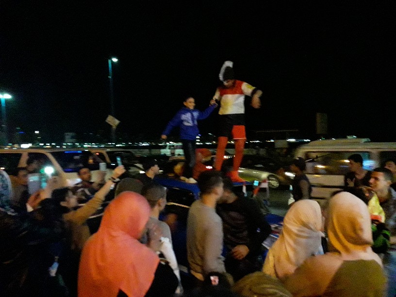 استمرار الاحتفالات الشعبية وسط الإسكندرية بفوز السيسى (9)