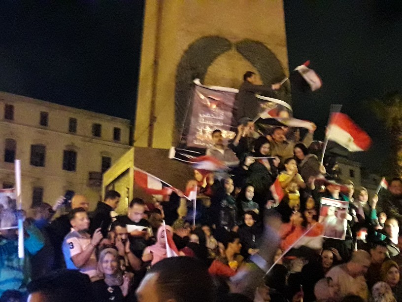 استمرار الاحتفالات الشعبية وسط الإسكندرية بفوز السيسى (6)