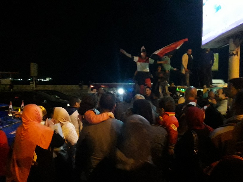 استمرار الاحتفالات الشعبية وسط الإسكندرية بفوز السيسى (1)