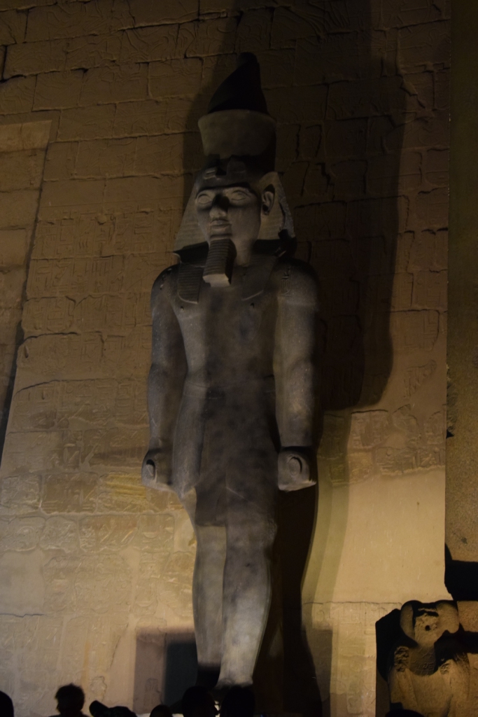 تمثال جديد للملك رمسيس يعود لواجهة معبد الأقصر (10)