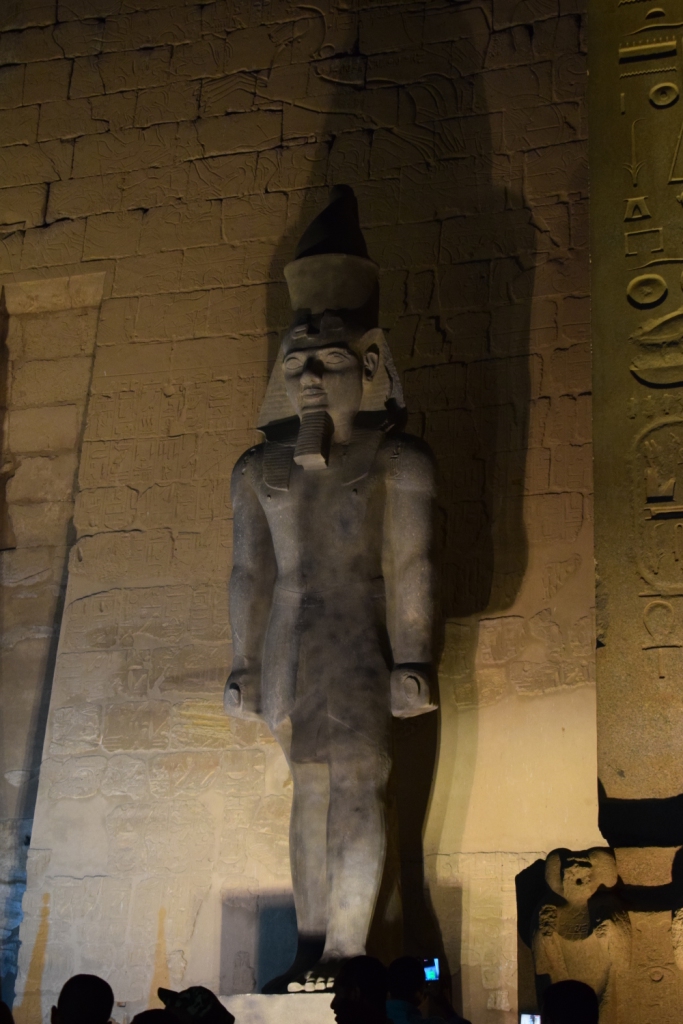 تمثال جديد للملك رمسيس يعود لواجهة معبد الأقصر (1)