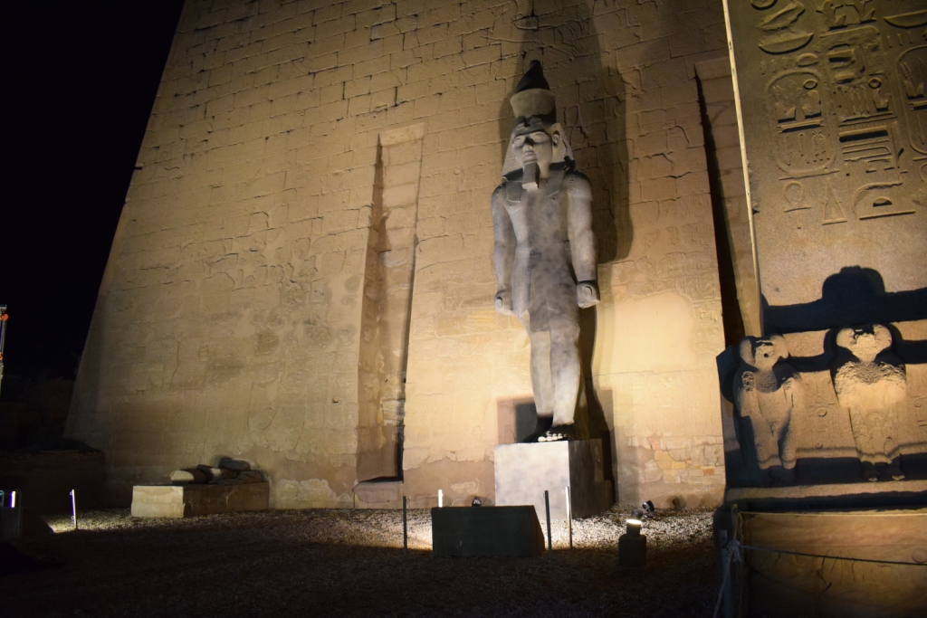 تمثال جديد للملك رمسيس يعود لواجهة معبد الأقصر (2)