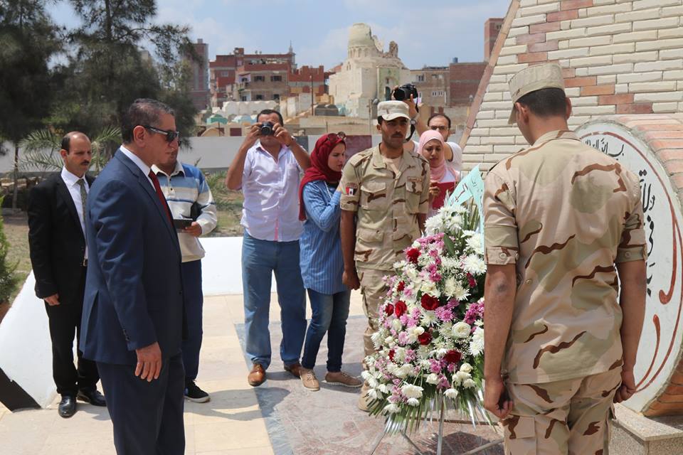 3- وضع قبر الجندي المجهول على قبر الجندي الشهداء