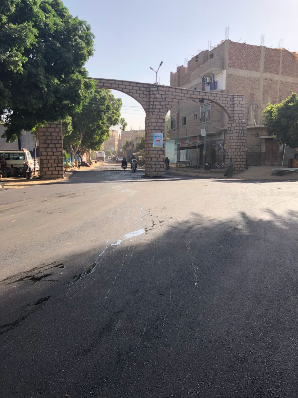 مدير الطرق والنقل بالأقصر يعلن رصف طريق الضبعية والساحة الرضوانية (1)
