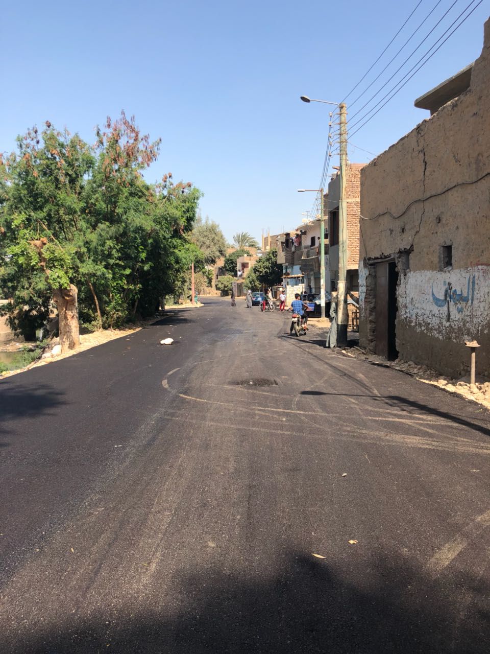 مدير الطرق والنقل بالأقصر يعلن رصف طريق الضبعية والساحة الرضوانية (2)