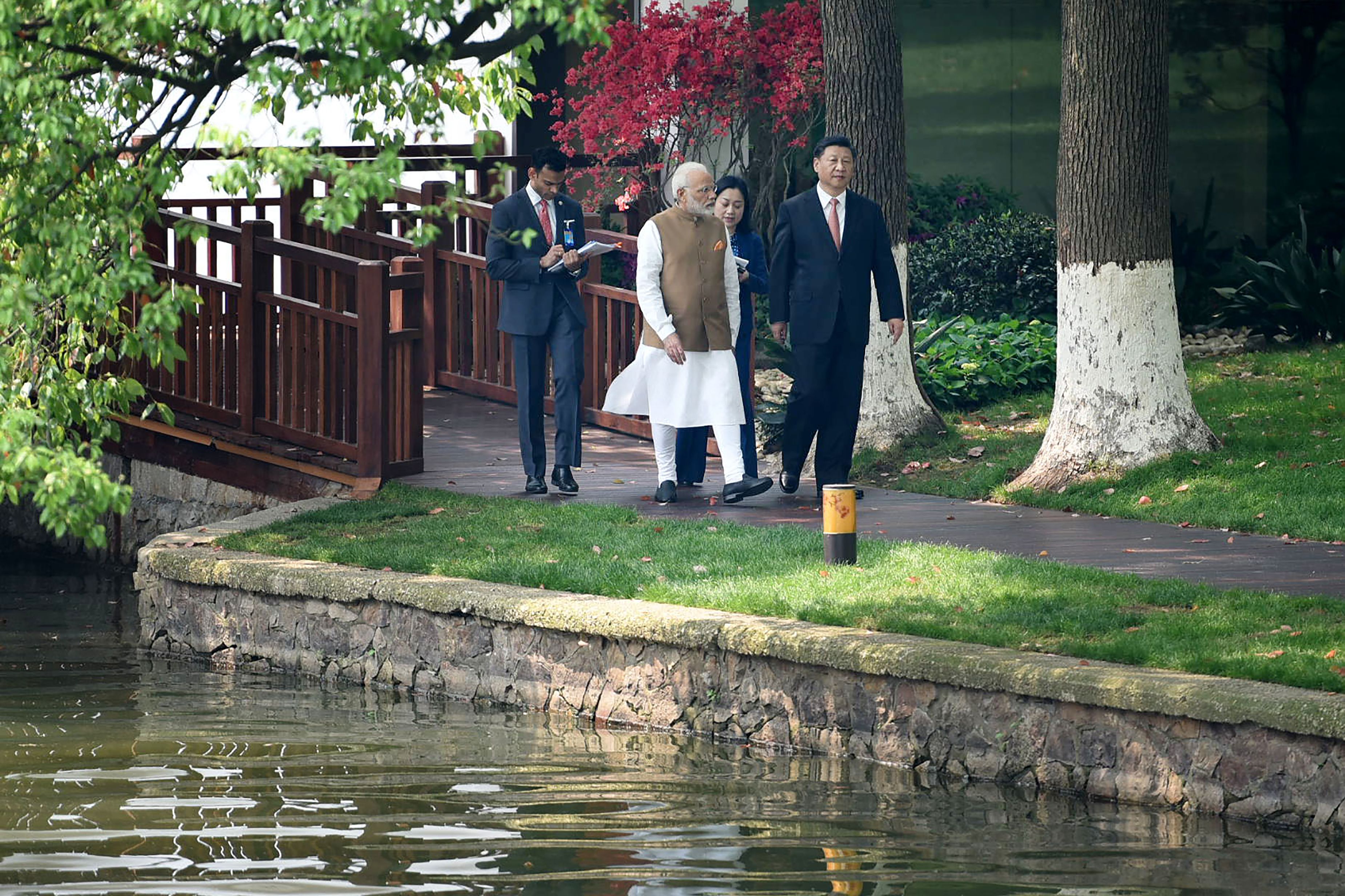 صور لقاء الرئيس الصينى ورئيس وزراء الهند (6)