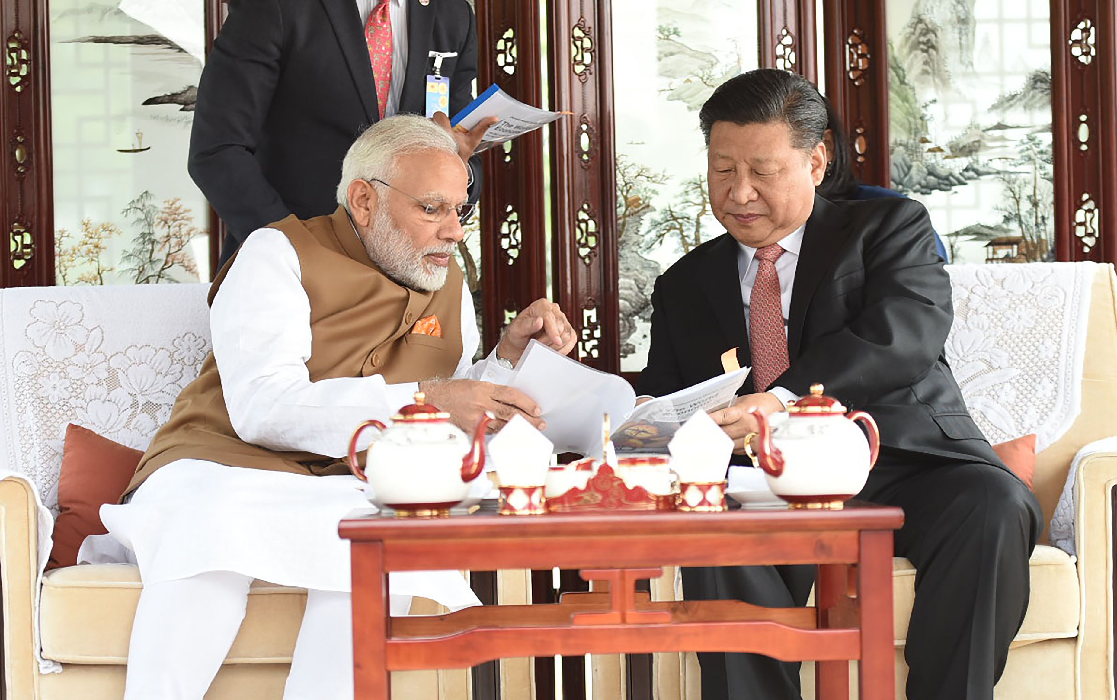 صور لقاء الرئيس الصينى ورئيس وزراء الهند (1)
