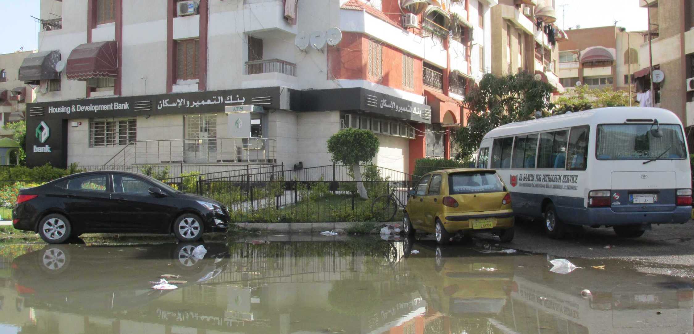 مياه الصرف الصحى تغرق شارع عمومى ببورسعيد (1)
