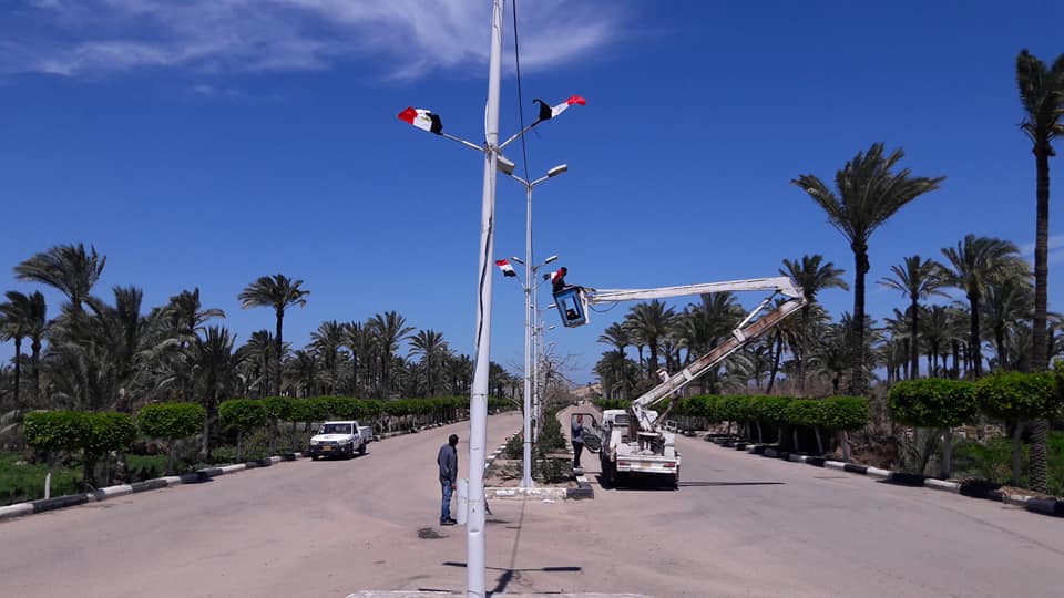 3- المصيف يتزين بالأعلام
