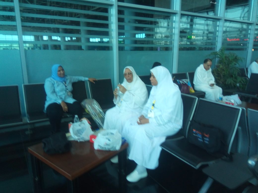بعثة العاملين بمطار القاهرة تغادر للأراضي المقدسة  (9)