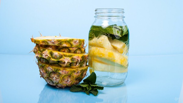 Pineapple-water