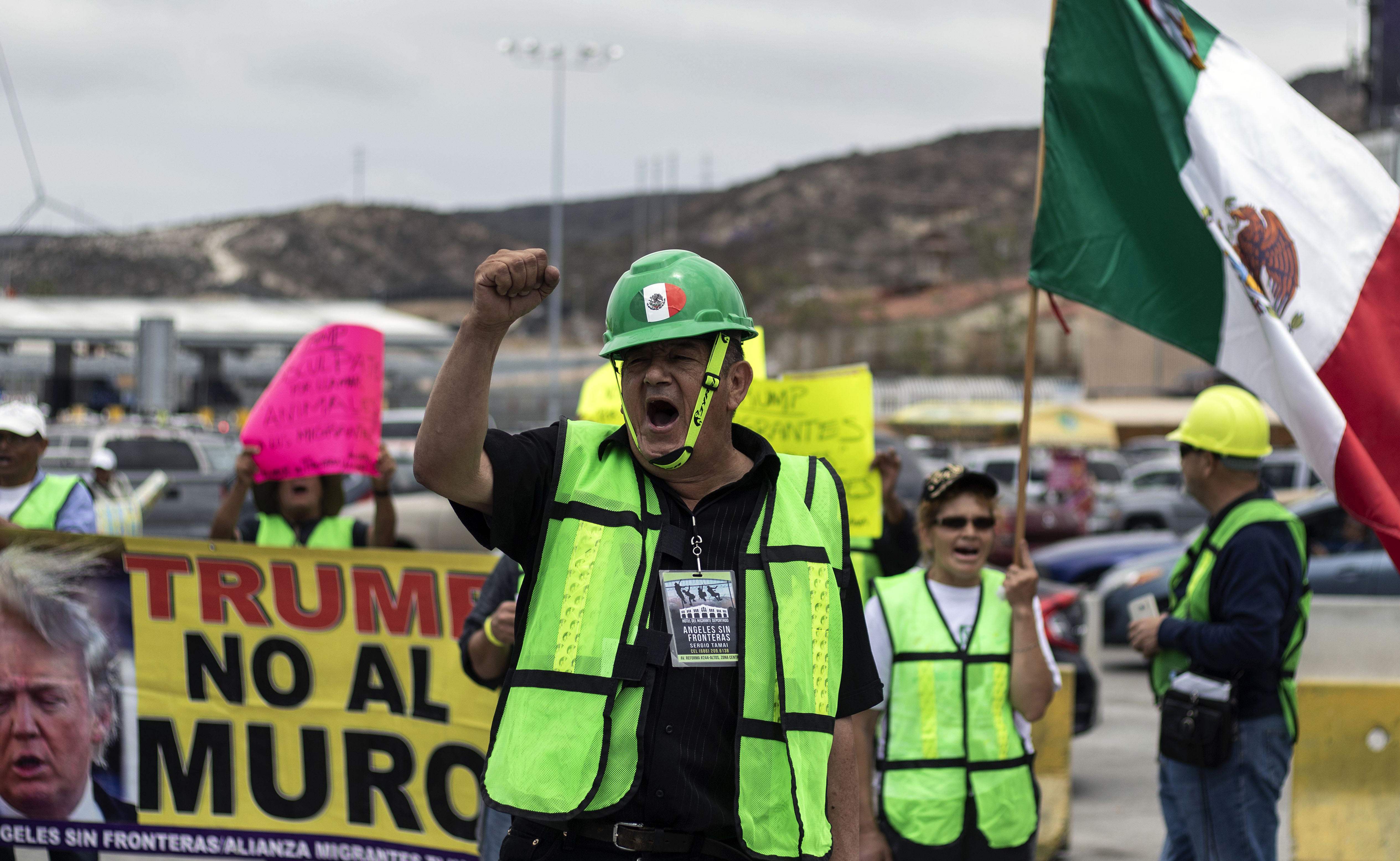 مظاهرة فى المكسيك ضد سياسات ترامب
