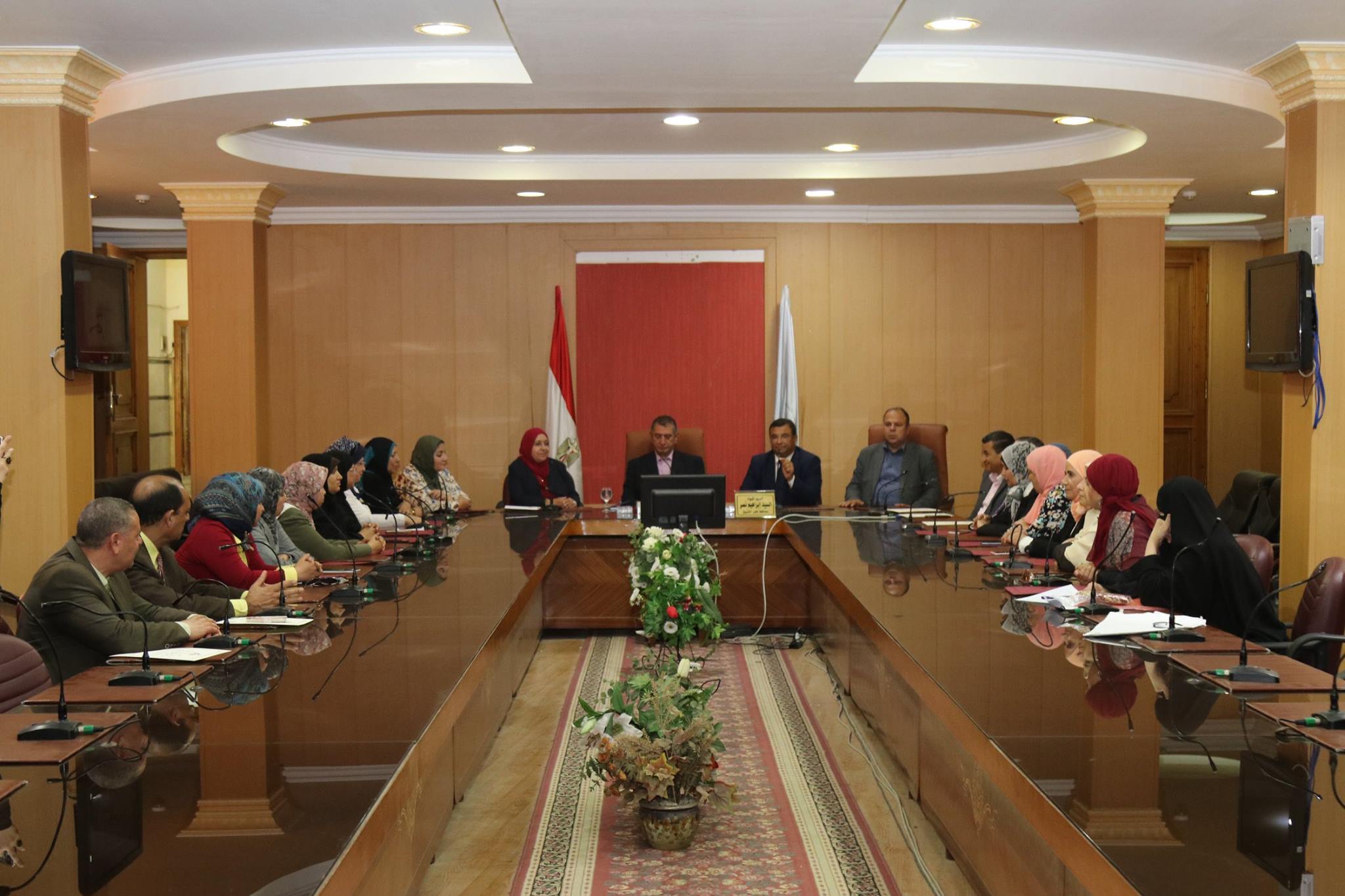 4- محافظ كفر الشيخ خلال اجتماع المجلس القومي للمرأة