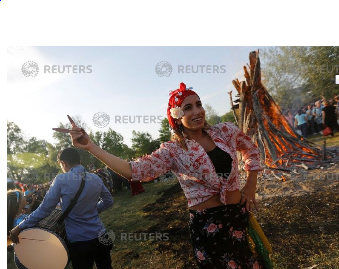 رقص حول النيران فى تركيا