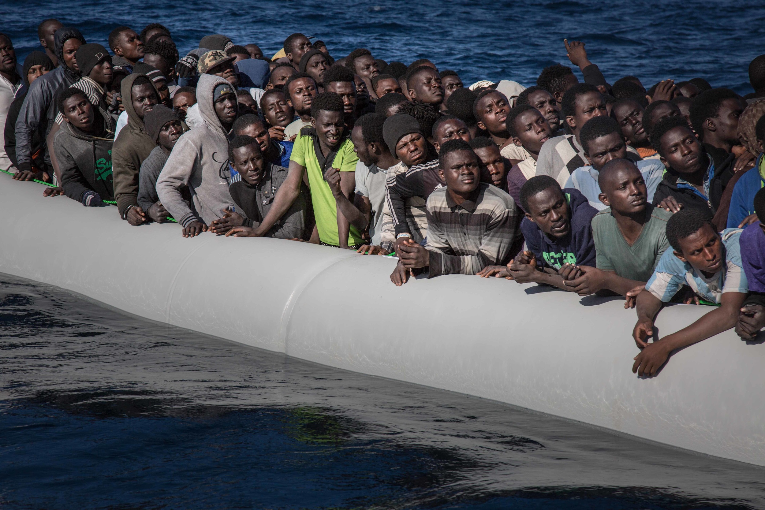لاجئين فى انتظار الانقاذ