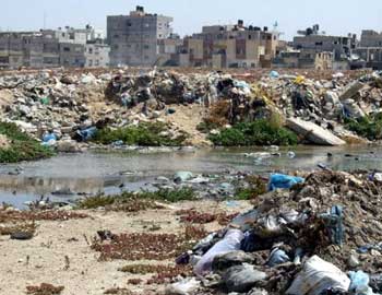 Waste_piles_up_at_rafah_municipality_waste_dump