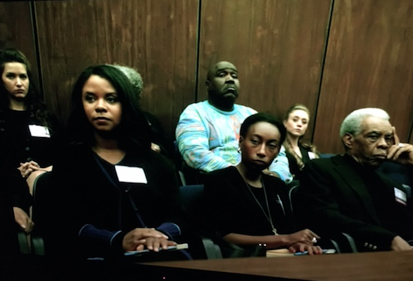المحلفين يرتدون السودا فى المحاكمة