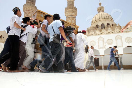جانب من الجنازة (8)