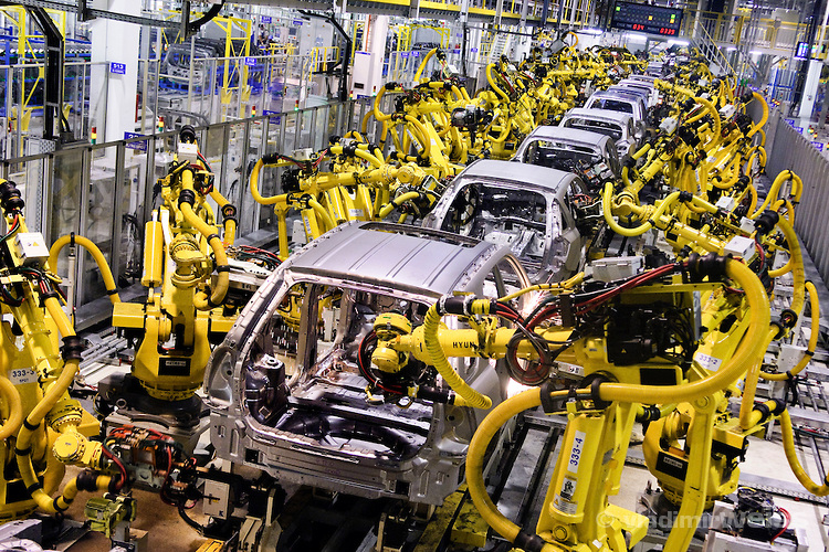 تسعة بالمائة من عمال مصانع السيارات سيفقدون وظائفهم بسبب الروبوت