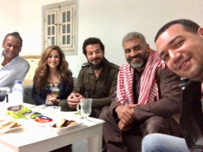 معز مسعود يحتفل بزفافه على شيري وسط الأصدقاء