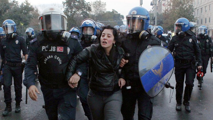 حملات الاعتقال تطال الجميع في تركيا
