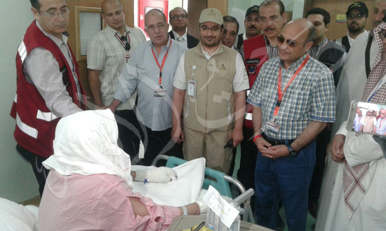 زيارة المستشار عمر مروان رئيس البعثة الرسمية للحجاج المرضى فى المستشفيات السعودية (2)