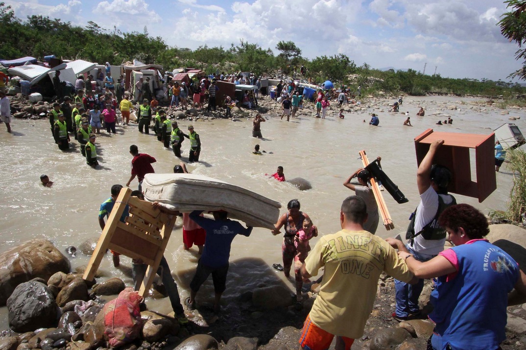 الفيضانات زادت الوضع سوءا وهاجمت مخيمات اللاجئين