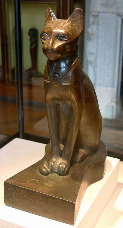 تمثال لقط مصري قديم